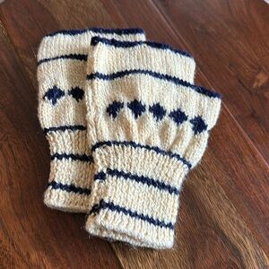 Handmade fingerless gloves - made in India NWOT